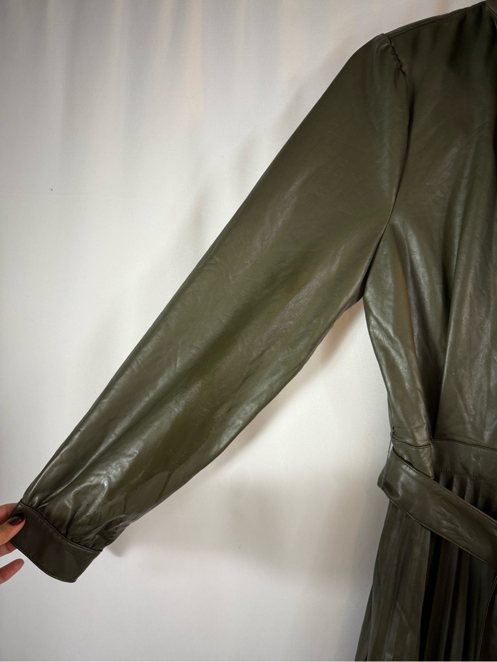 Faux Leather Pleated MIDI Dress
Olive Green Chic Small - Picture 10 of 17